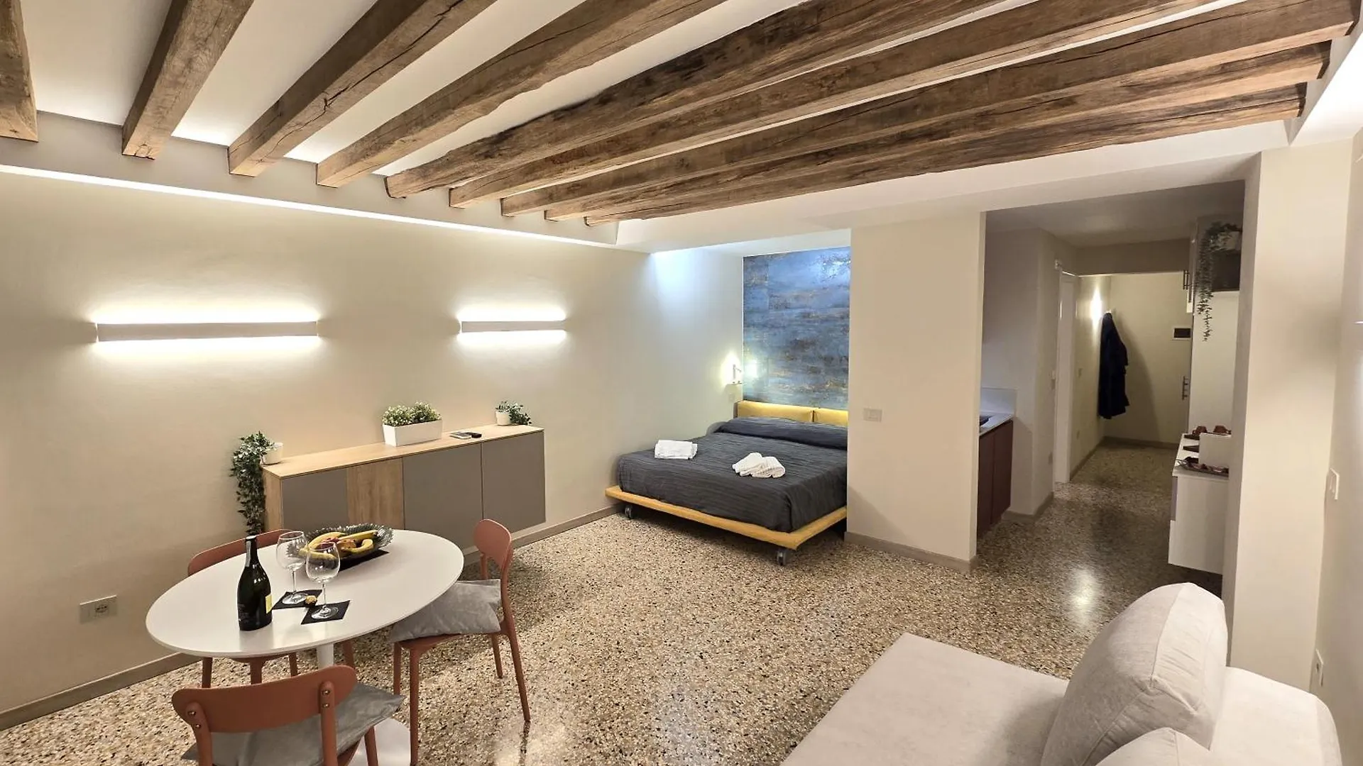 Cozy Studio With Canal View Venedig