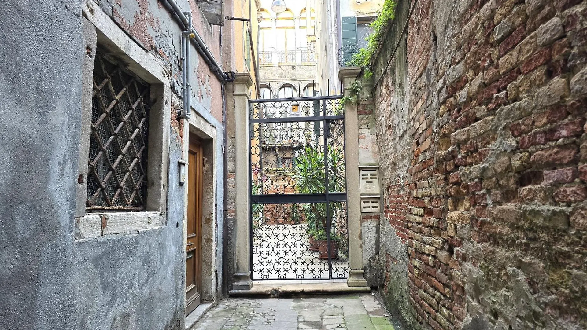 Cozy Studio With Canal View Venedig Italien