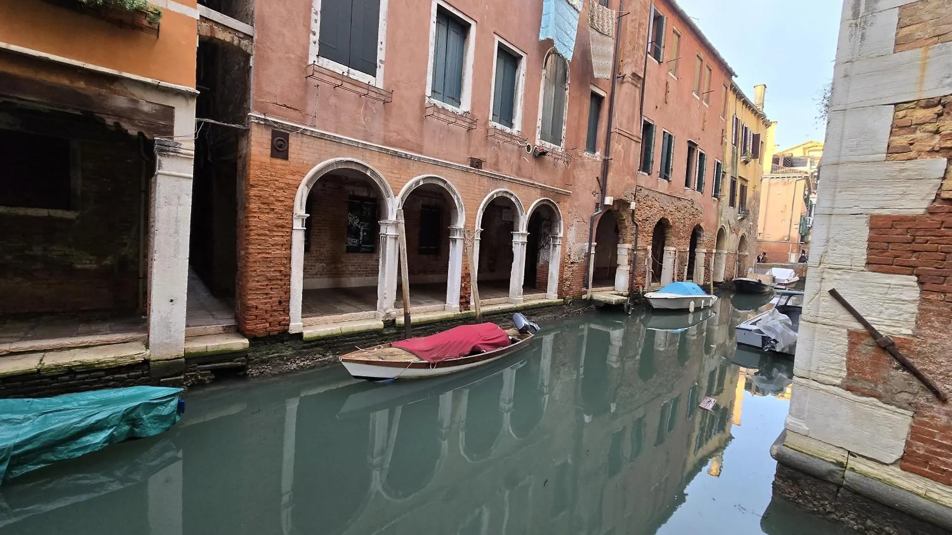 Cozy Studio With Canal View Venedig