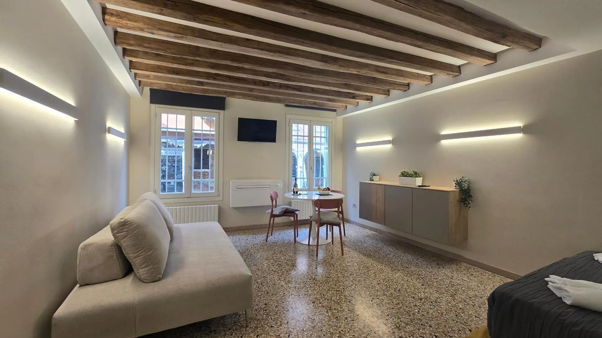 Cozy Studio With Canal View Veneza 0*,  Itália